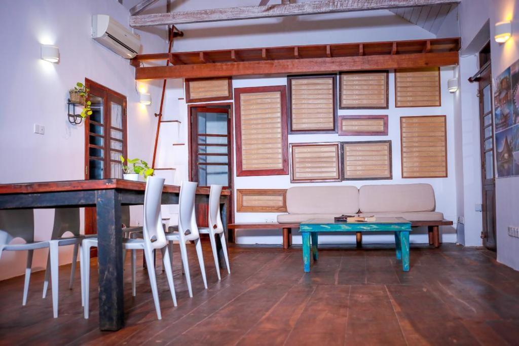 Knight Inn - Galle Fort Bagian luar foto