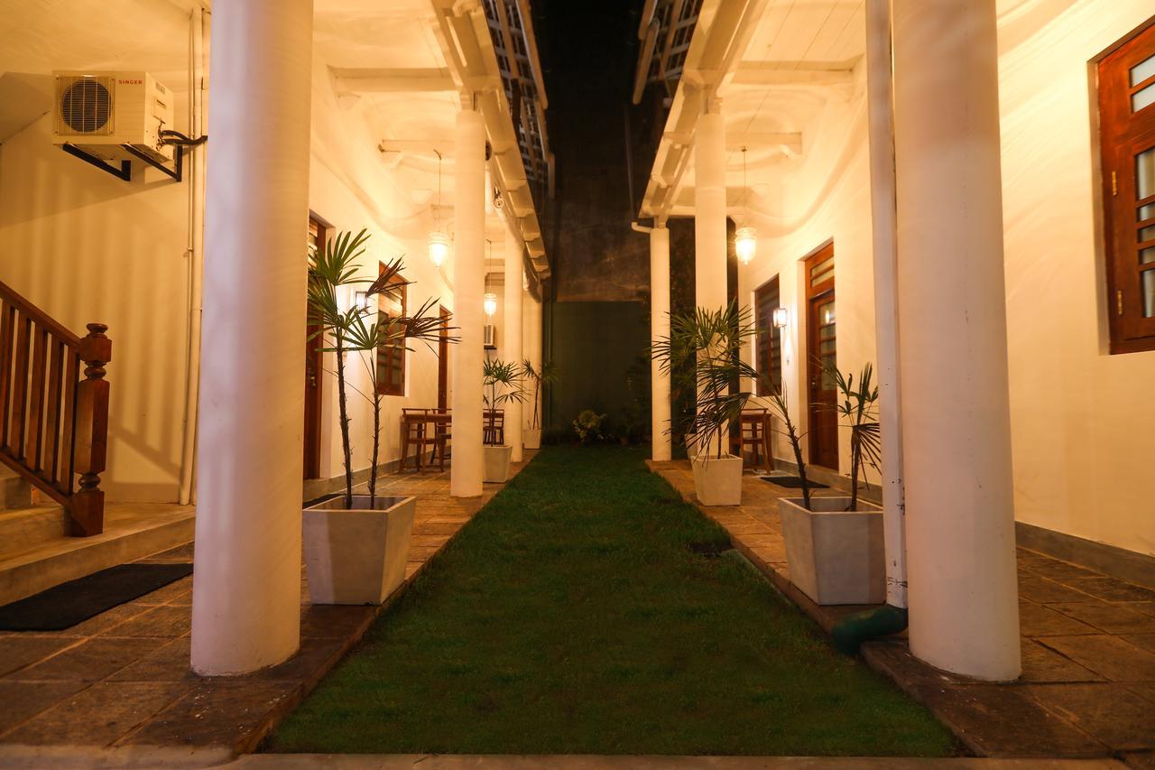 Knight Inn - Galle Fort Bagian luar foto